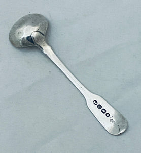 English Sterling Fiddle Pattern Salt Spoon, London, 1824