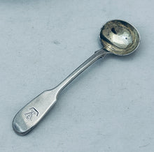 Load image into Gallery viewer, Georgian English Salt with matching crested spoon, London, Wakelin & Taylor, 1782