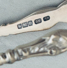 Load image into Gallery viewer, Boxed English teaspoon and tong set, Joseph Rodgers &amp; Sons, Sheffield, 1909/1910