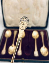 Load image into Gallery viewer, Wonderful set of gilded silver teaspoons in original box, London, 1927
