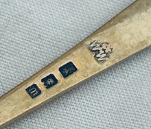 Load image into Gallery viewer, Wonderful set of gilded silver teaspoons in original box, London, 1927