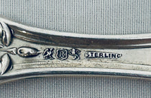 Load image into Gallery viewer, Set of 8 American sterling butter spreaders, 'Burgundy' pattern, Reed and Barton
