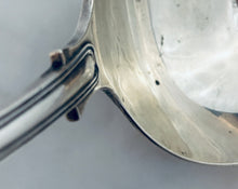 Load image into Gallery viewer, English sterling fiddle, shell and thread soup ladle, Walker and Tolhurst, London, 1894