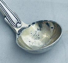 Load image into Gallery viewer, English Fiddle and Thread long stemmed salt spoon, Thomas Barker, London, 1819