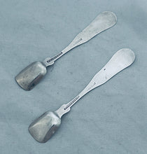 Load image into Gallery viewer, Pair of American coin silver salt shovels, A.G.Reed &amp; Co, Nashua NH, 1843-1849