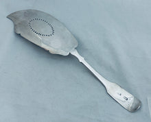 Load image into Gallery viewer, Rare Bermudan Fish Slice, George Hutchings, c.1820