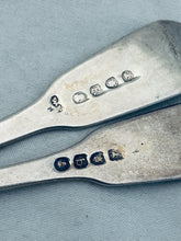 Load image into Gallery viewer, Set of English sterling five fiddle pattern dessert forks, London, 1812/1817 - 182grams.