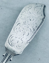 Load image into Gallery viewer, English silver Fiddle, Thread and Shell pattern butter knife, London, 1859